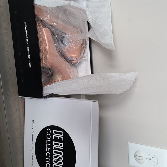 De Blossom Brand new in box peep toe heels 💎 - Picture 5 of 7